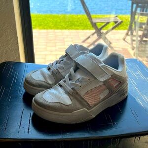 Kids White and Gray Sneakers puma size 3 girls
